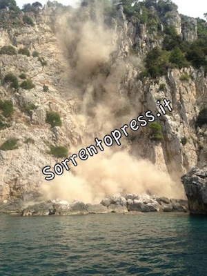 Capri, frana a pochi passi dalla grotta dell’amore